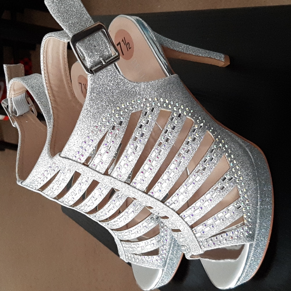 Womens Delicacy Shoes..... Like New!!